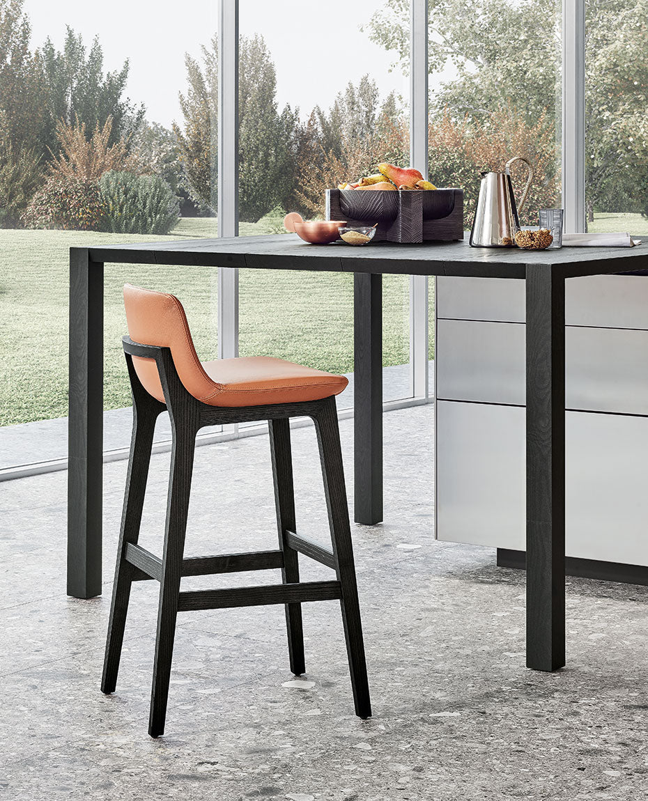 
            
                S20 / Bar Stool / SOFT 09 Bulgaro Cat Y Leather + Normal Double Stitching + Spessart Oak Structure +  Stainless Steel Footrest
            