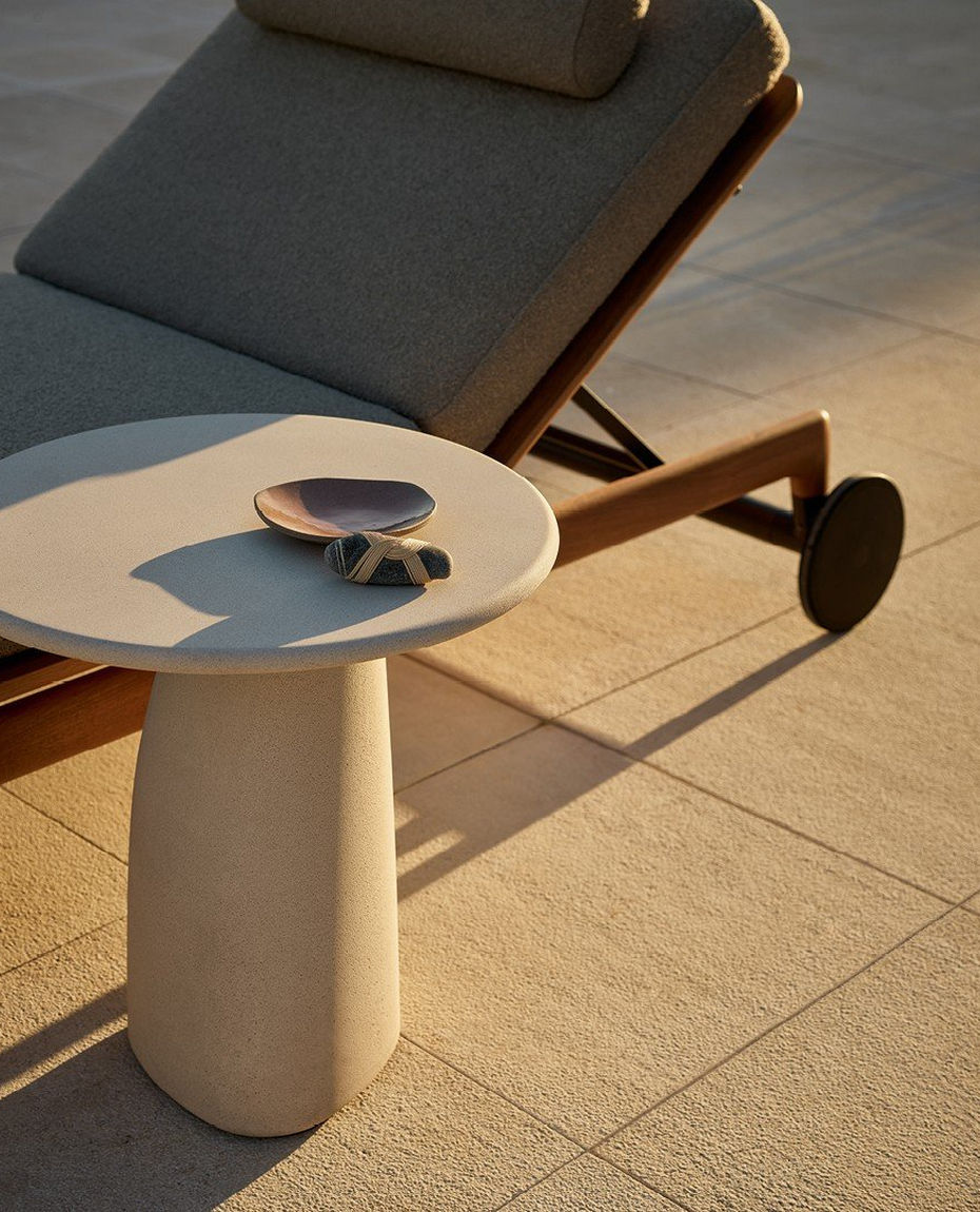 Round Outdoor Coffee Tables